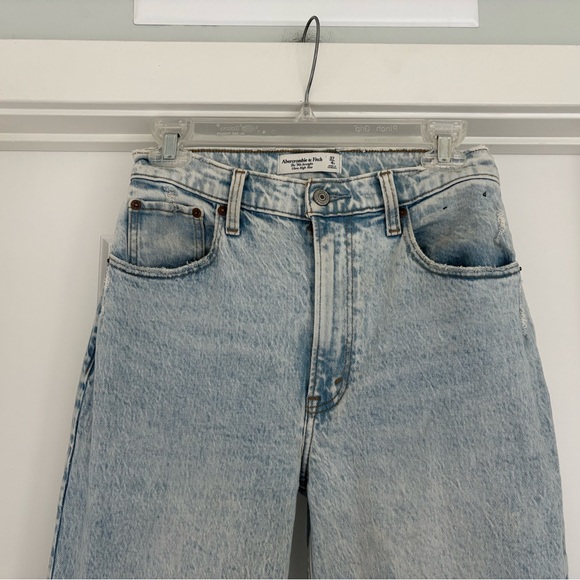 Abercrombie & Fitch Ultra High Rise 90s Straight Jean (Curve love) Size 27 - Picture 3 of 6